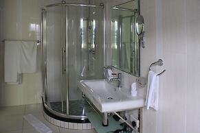 Nomads Court Lodge