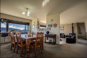 Loch Vista Lake View Villa Accommodation