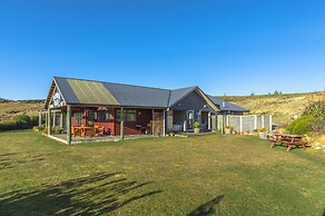 Loch Vista Lake View Villa Accommodation