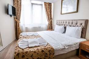 Camelot Apartment
