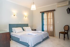 Karavostasi Beach Hotel