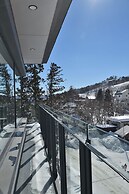 Mountainside Hakuba