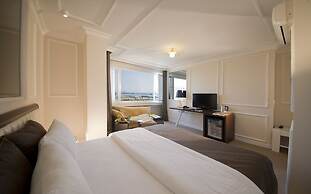 North Point Hotel