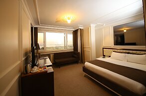 North Point Hotel
