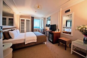 North Point Hotel