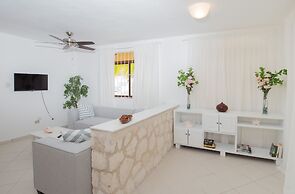 Los Corales Beach Village