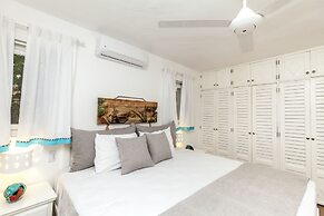 Los Corales Beach Village