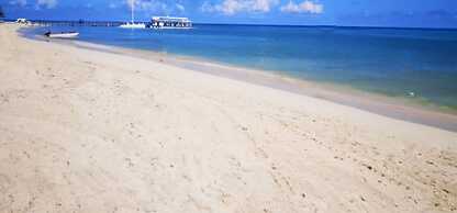 Los Corales Beach Village