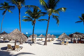 Los Corales Beach Village