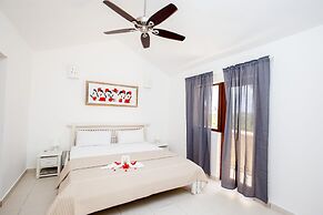 Los Corales Beach Village
