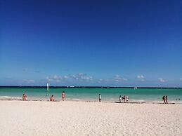 Los Corales Beach Village