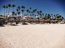 Los Corales Beach Village