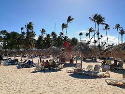 Los Corales Beach Village