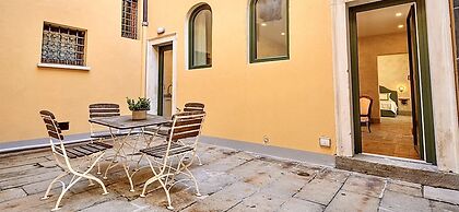 Palazzo Mantua Benavides Suites and Apartments