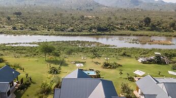 Kambaku River Lodge
