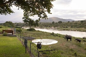 Kambaku River Lodge