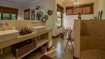 Kambaku River Lodge