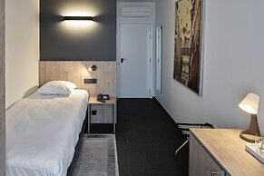 Alpha Hotel