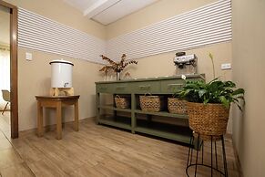 In & Out Hotel