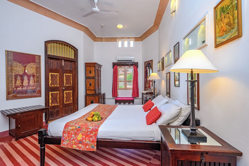 Neemrana Fort-Palace