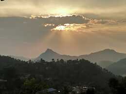 The Munnar Queen