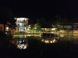 The Acacia Retreat