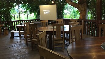 The Acacia Retreat