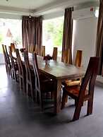The Acacia Retreat