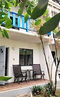 Bananaquit Apartments