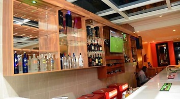 La Posh Hotel