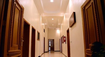 La Posh Hotel