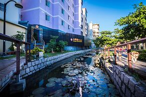 Golden Phoenix Hotel