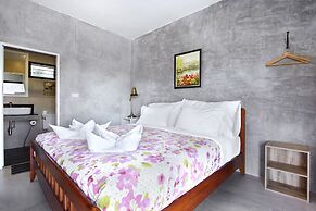 White Knot Khao Yai