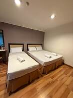 Royal Queenspark Hotel