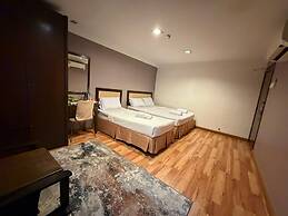 Royal Queenspark Hotel