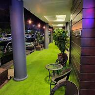 Royal Queenspark Hotel