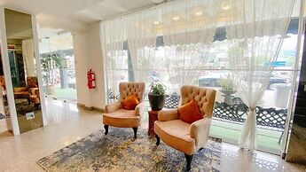 Royal Queenspark Hotel