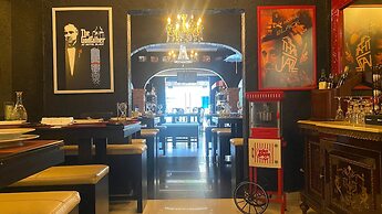Hotel Black