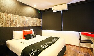 Hotel Black