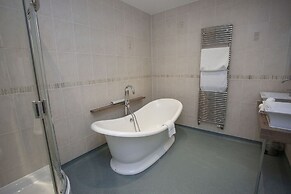 Woodborough Inn