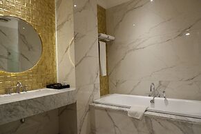 The Grantage Hotel & Sky Lounge