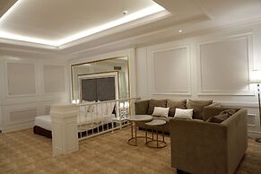 The Grantage Hotel & Sky Lounge