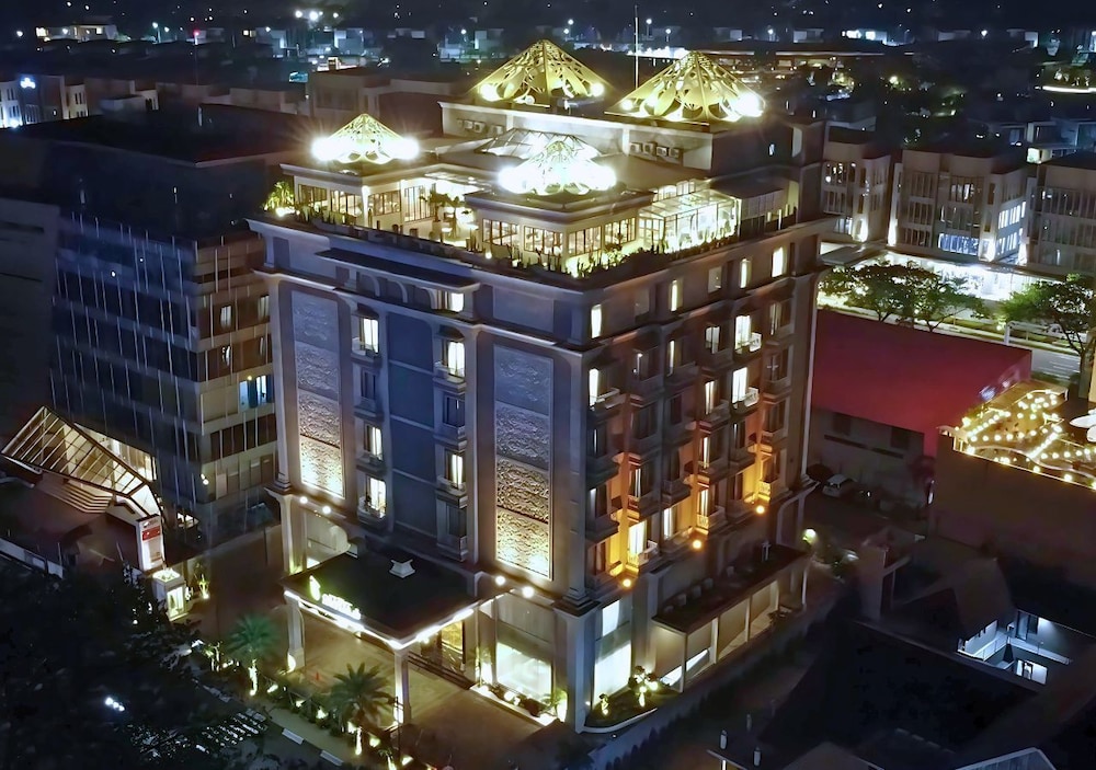 The Grantage Hotel & Sky Lounge