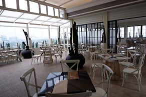 The Grantage Hotel & Sky Lounge