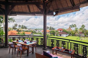Honai Resort