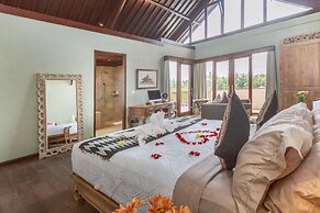 Solo Villas and Retreat