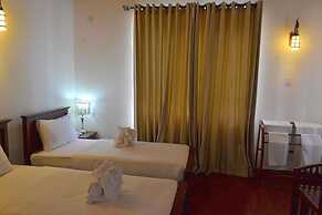 Daffodils Hotel