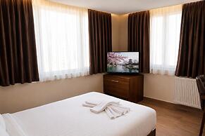Hotel Real Life