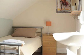 Leonardo's Guest House