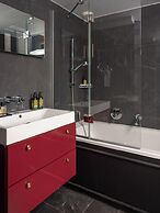 Snob Hotel